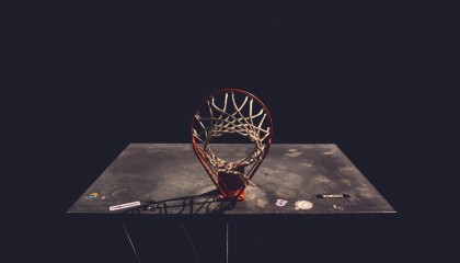 开云体育中国-西甲国家德比之夜，戈贝尔防守端锁死对手，当篮球的壁垒在绿茵场重生