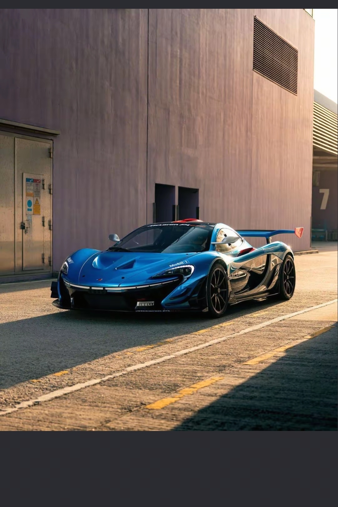 迈凯伦翻盘法拉利,汉密尔顿高光表现 迈凯伦翻盘法拉利,汉密尔顿高光表现