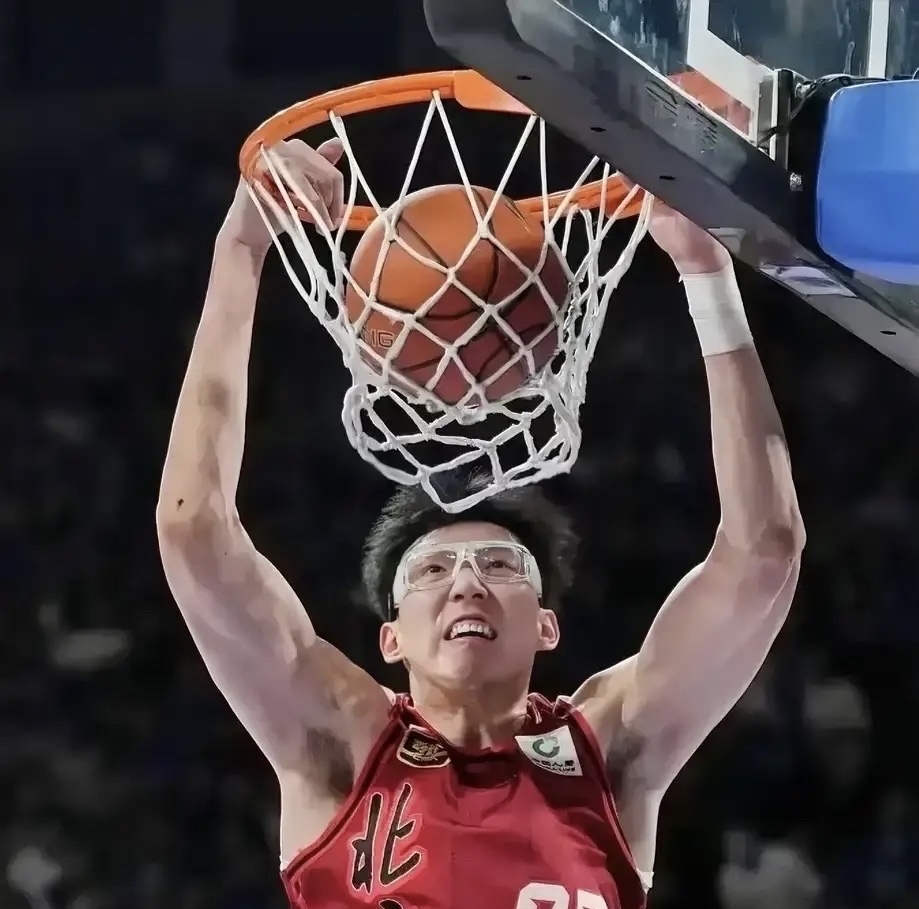 福建队完胜篮网，周琦带队取胜