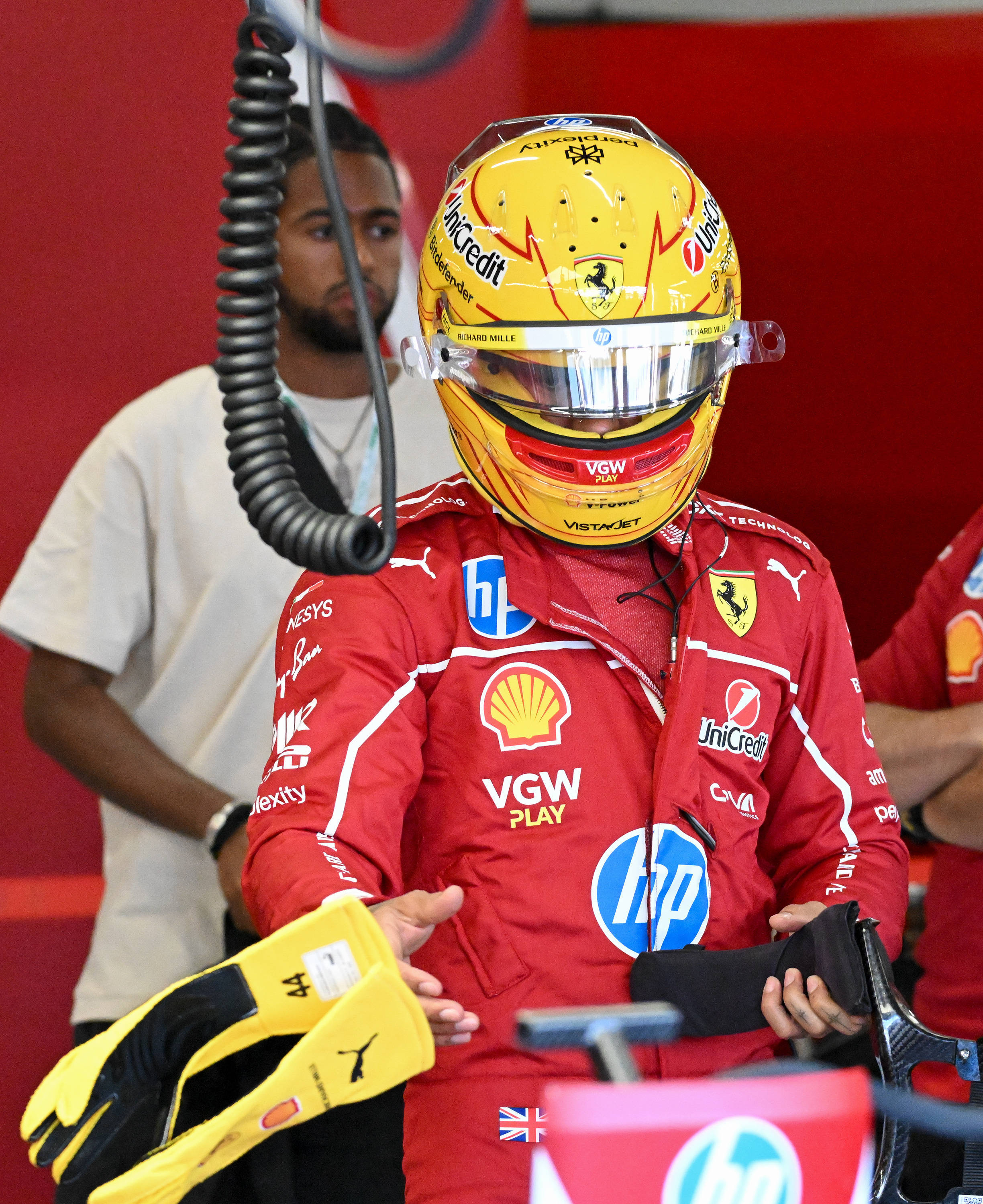 梅赛德斯逆转哈斯车队，佩雷兹点燃赛场